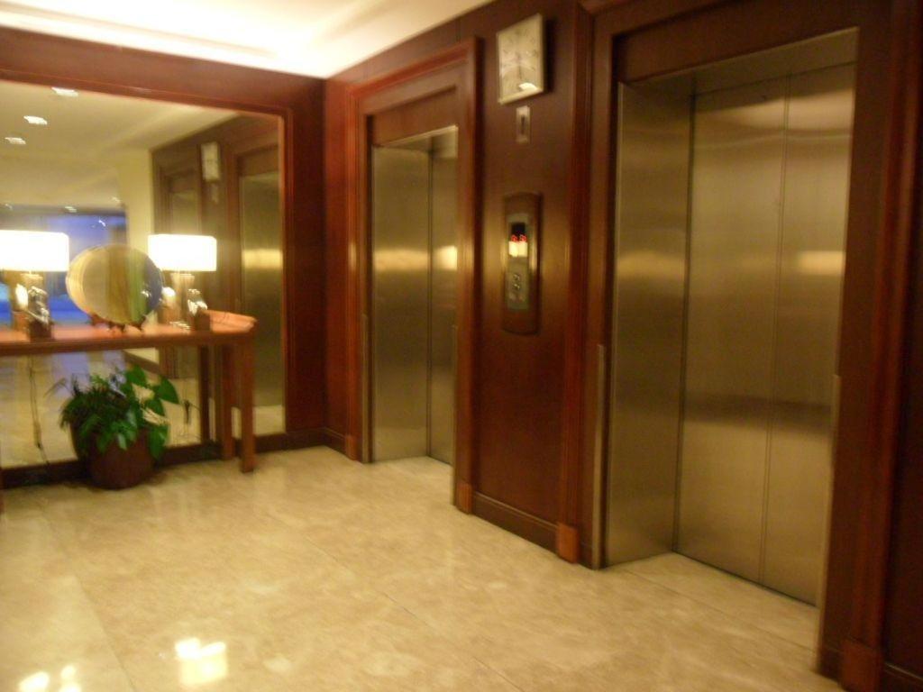Amorsolo Mansion Hotel Manila Exteriör bild