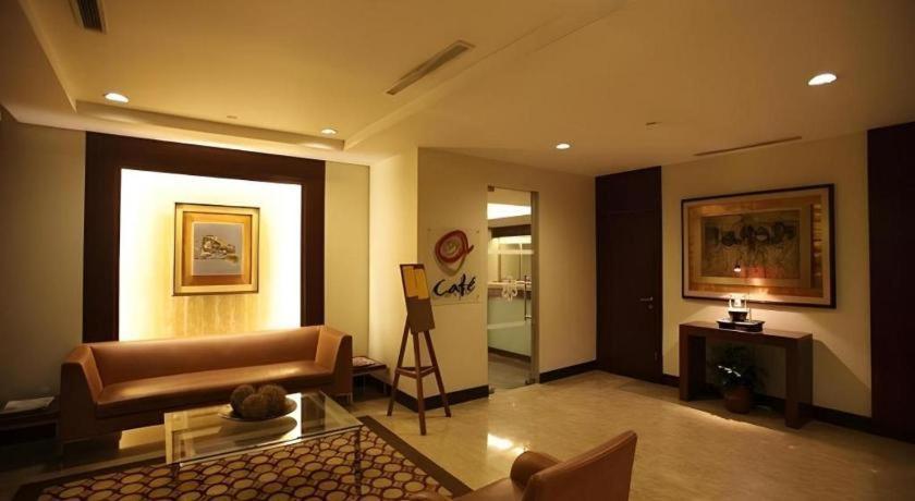 Amorsolo Mansion Hotel Manila Exteriör bild