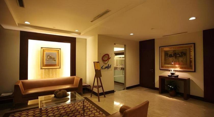 Amorsolo Mansion Hotel Manila Exteriör bild